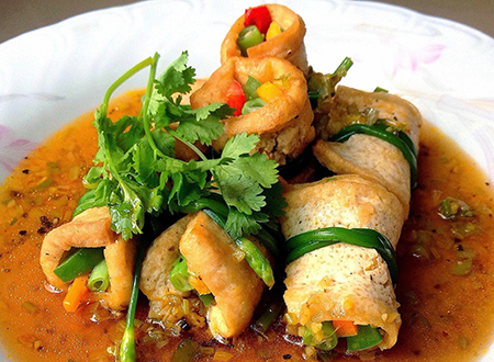 Các bước làm món Đậu hủ cuộn xốt tương 11a Các bước làm món Đậu hủ cuộn xốt tương