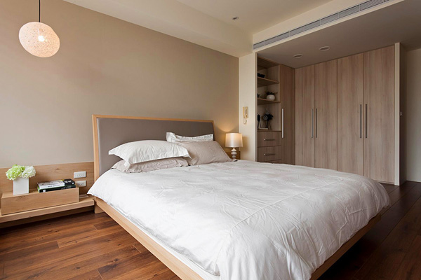 Spacious Bedroom Nội thất căn hộ đầy phong cách với vách kính linh hoạt