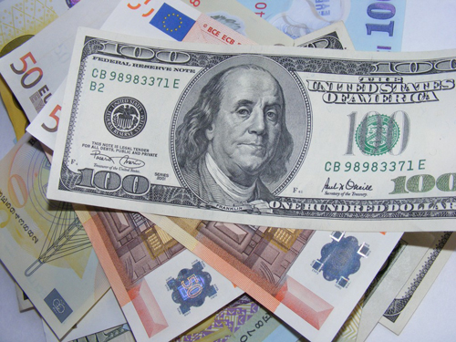 Money Euro USD LEi 4498 1421300077 Đồng đôla và đồng euro đang ngang ngữa nhau