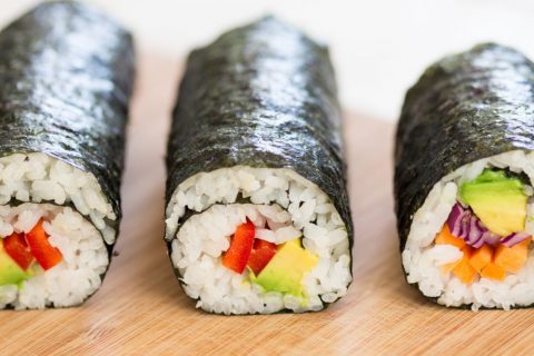 sushi cuon chay 1 480x320 Hướng dẫn làm sushi chay và gừng cực ngon tại nhà