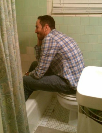 photo 5 1479885194503 Cùng nhìn qua những tình huống dở khóc dở cười khi chủ nhà đãng trí lúc làm toilet