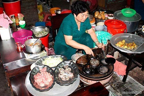 20120403103559 banhxeo Du khách nước ngoài điểm danh 10 món ăn Việt chưa tới 1 đôla cực ngon