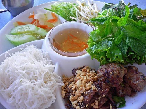 20120403103822 bunthitnuong Du khách nước ngoài điểm danh 10 món ăn Việt chưa tới 1 đôla cực ngon