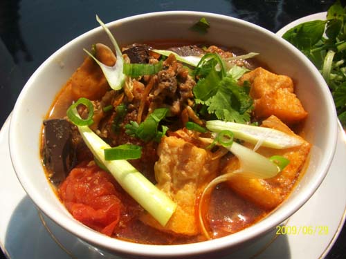 bunrieu1 Những món ẩm thực đường phố Hà Nội vào top 10 châu Á
