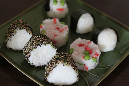 images687386 nam1 6008a Hướng dẫn cách làm cơm nắm Onigiri của người Nhật