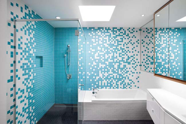 phong tam dep voi tong mau xanh va trang 01 Mẫu thiết kế phòng tắm đẹp với tông màu xanh và trắng
