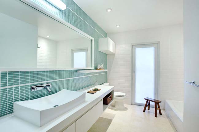 phong tam dep voi tong mau xanh va trang 02 Mẫu thiết kế phòng tắm đẹp với tông màu xanh và trắng
