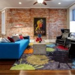 Tấm thảm sắc màu giúp cho không gian phòng khách trở nên sôi nổi hơn